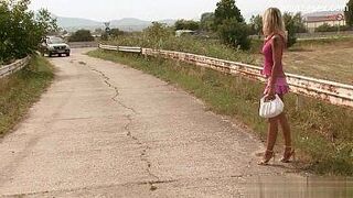 Сексуальная дочка кончает на волосатую киску - порно видео