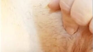 Ему просто нравится удовлетворять себя своими игрушками - порно видео