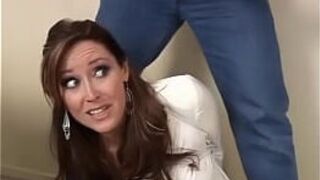 Грудастая горячая горячая милфа - порно видео