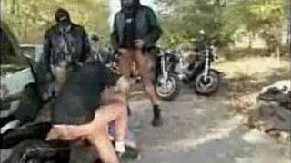 Байкерская крошка в гэнгбэнге - порно видео
