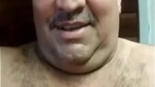 Тиузао заставил свою падчерицу хорошо потрахаться, эта непослушная девчонка обожает отдавать это старику - порно видео