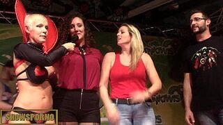 Французская блондинка-порнозвезда трахается с черным чудовищным членом на сцене - порно видео