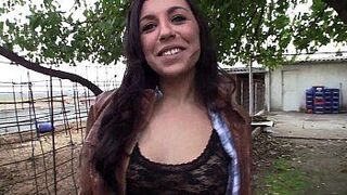 Развлекается с сексуальной пухлой испанкой Марой Лопес - порно видео