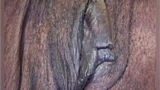 Зрелая худая негритянка играет с киской - порно видео