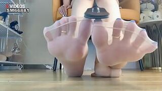 Дрочка ногами для тренировки сучки - порно видео