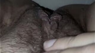 Эта открытая киска вся мокрая - порно видео