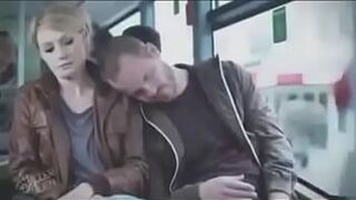 Горячая индийская девушка показывает сиськи на террасе за деньги - порно видео