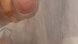 Фембой с быстрой спермой в онахоле - порно видео