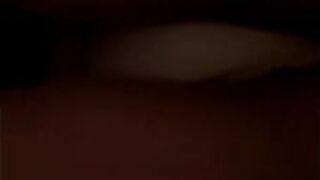 Шпионю за моей мачехой под юбкой - порно видео