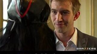 Британская красотка с большими сиськами Анастасия Брилл сосет и трахается с большим хуем - порно видео