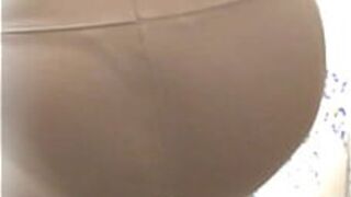 мамаша маркирует стринги - порно видео