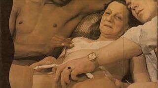 Винтажные очень старые бабушки возбуждены - порно видео