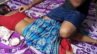 Мама друга ебет писю под предлогом массажа спины - ХХХ Секс на хинди - порно видео