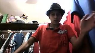 Брюнетка, горячий мужик, стриптиз - порно видео