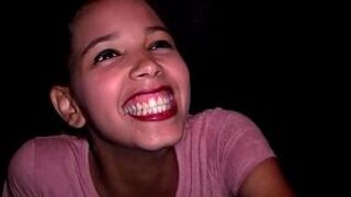 Молодая чернокожая девушка первая глорихол - порно видео